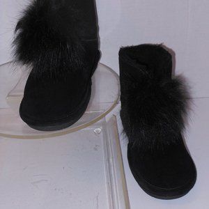 BEAR PAY BLACK SUEDE POM POM ANKLE BOOTS SIZE 6 MEDIUM